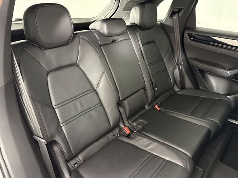 Certified 2023 Porsche Cayenne Platinum Edition image 23