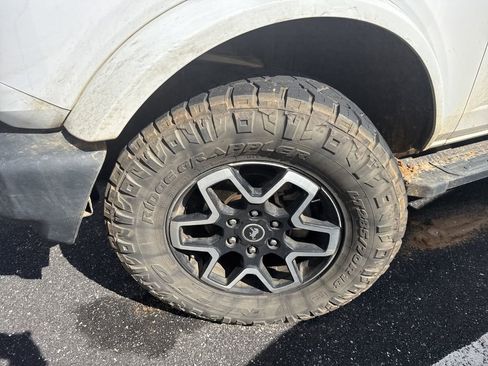 Used 2023 Ford Bronco Outer Banks image 6