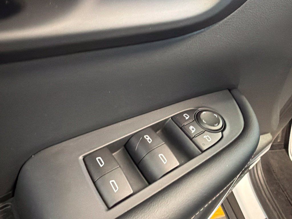 Used 2026 Buick Enclave Preferred AWD/4WD image 19