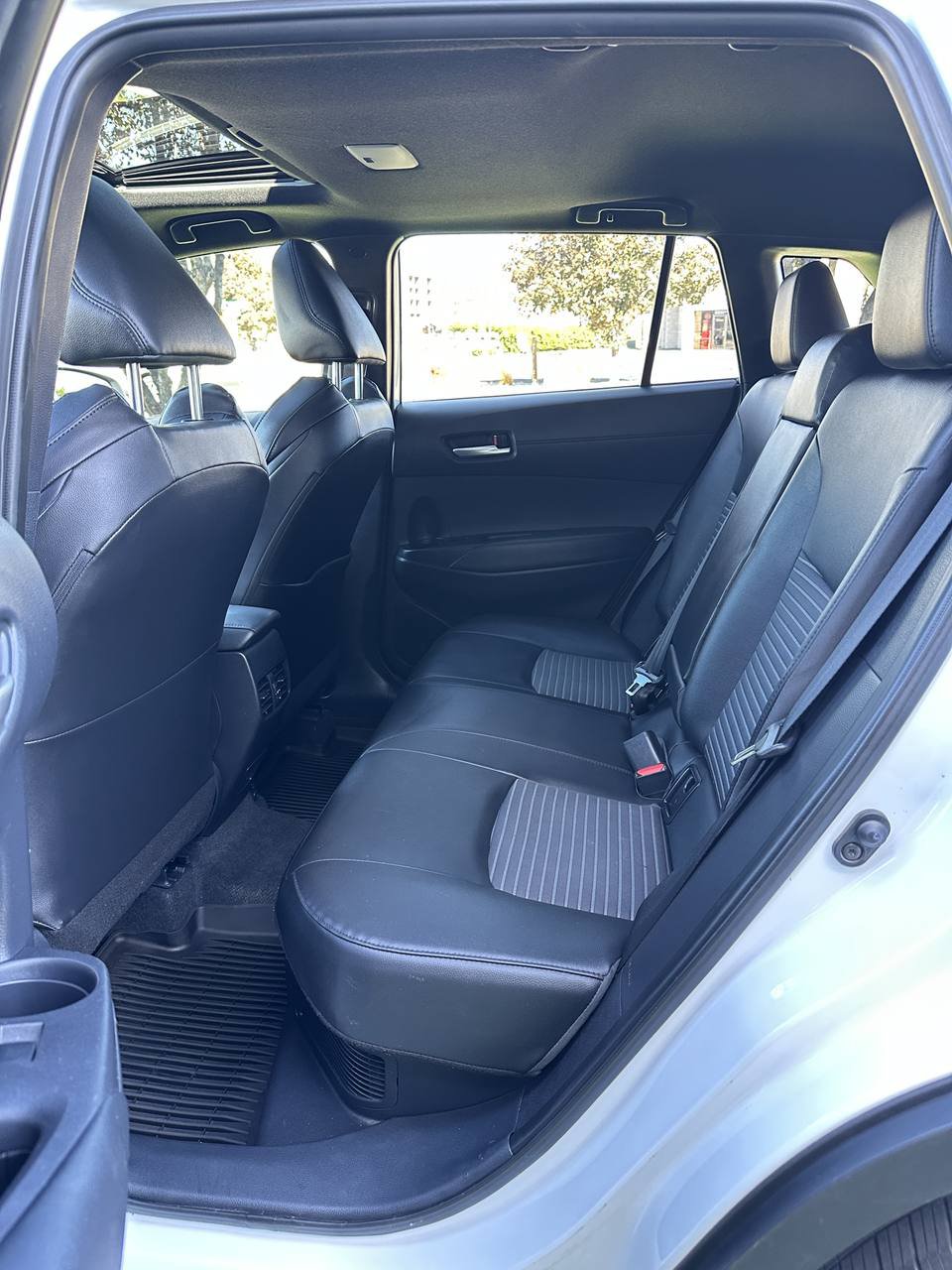 Used 2024 Toyota Corolla Cross AWD Hybrid w/ Convenience Package image 18