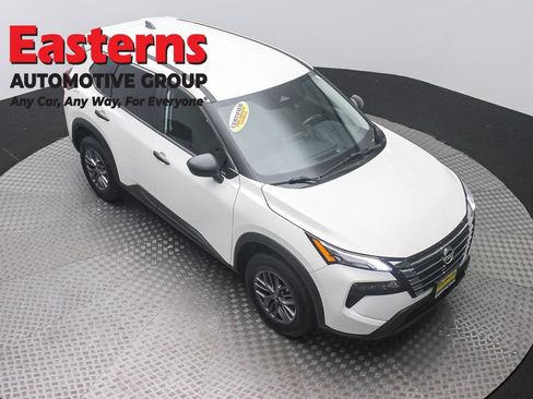 Used 2024 Nissan Rogue S AWD/4WD image 3