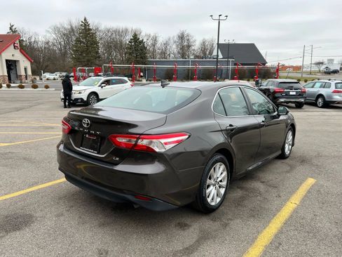 Used 2019 Toyota Camry XLE image 5