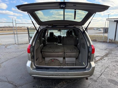 Used 2010 Toyota Sienna LE image 13