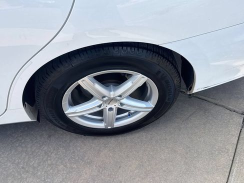 Used 2017 Toyota Camry LE FWD image 11