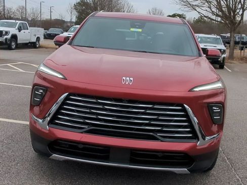 Used 2025 Buick Enclave Preferred w/ Power Package image 3