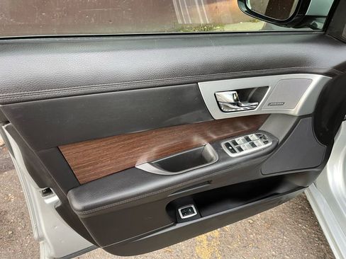 Used 2013 Jaguar XF 3.0 image 14