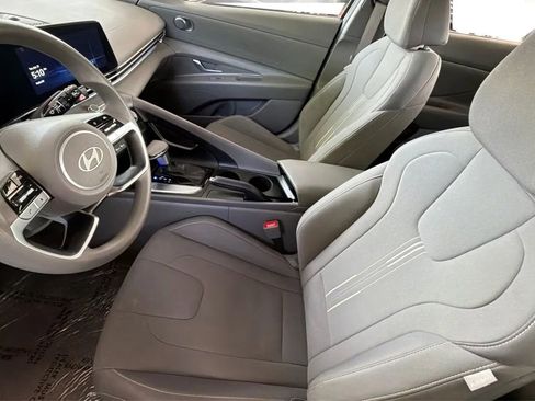 Used 2024 Hyundai Elantra SEL FWD image 12