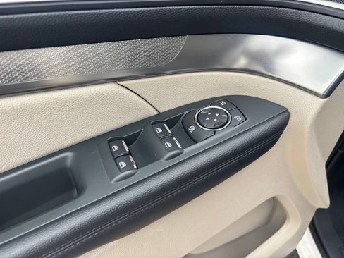 Used 2018 Ford Explorer XLT w/ Equipment Group 202A FWD image 12