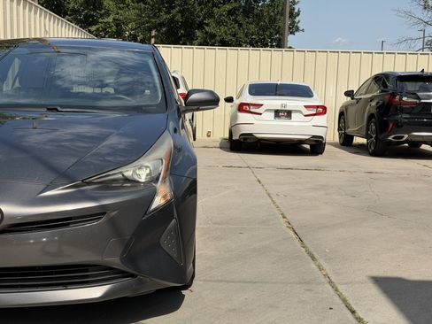 Used 2016 Toyota Prius Two FWD image 10