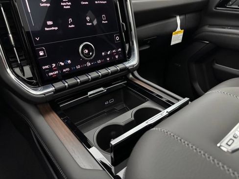 New 2026 GMC Yukon Denali w/ Denali Reserve Package AWD/4WD image 33
