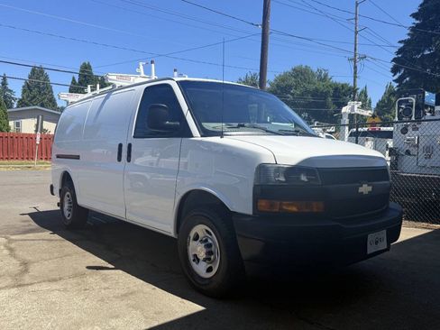 Used 2020 Chevrolet Express 2500 w/ Driver Convenience Package RWD image 4