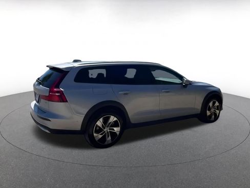 Used 2025 Volvo V60 B5 Cross Country Plus image 14