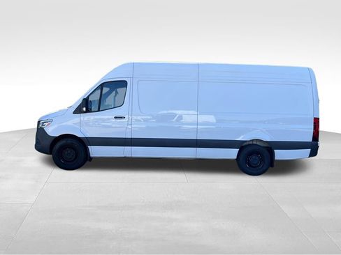Used 2024 Mercedes-Benz Sprinter 2500 image 2