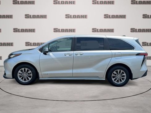 Used 2021 Toyota Sienna LE FWD image 2