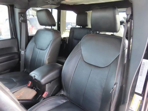 Used 2018 Jeep Wrangler Unlimited Sport S AWD/4WD image 40