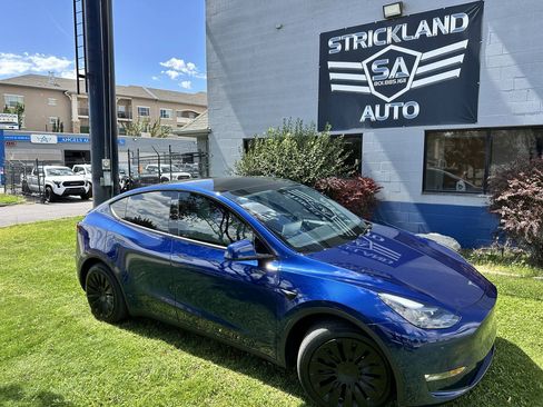 Used 2025 Tesla Model Y Long Range AWD/4WD image 2