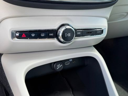 New 2026 Volvo XC40 B4 Plus w/ Protection Package Premier FWD image 14