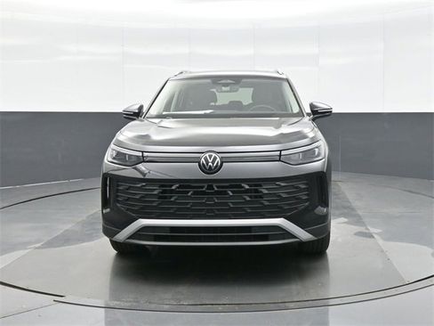 New 2026 Volkswagen Tiguan SE image 2