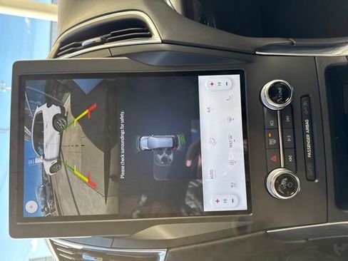 Used 2024 Ford Edge Titanium w/ Cargo Accessory Package image 18