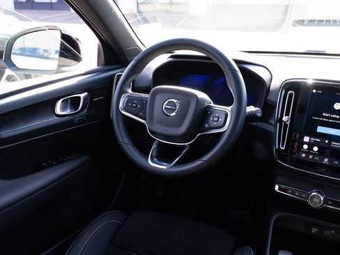 Used 2023 Volvo XC40 Recharge Ultimate AWD/4WD image 9