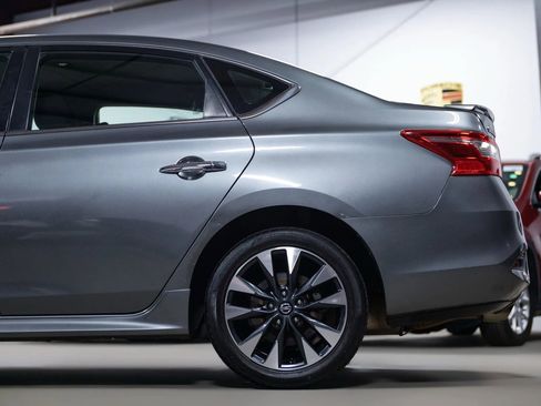 Used 2019 Nissan Sentra SR image 15
