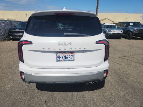 Certified 2024 Kia Telluride EX w/ EX Captain's Chair Package FWD image 12