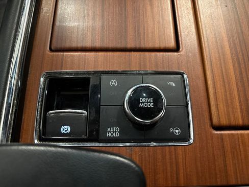 Used 2018 Lincoln Navigator L Reserve w/ Technology Package image 17