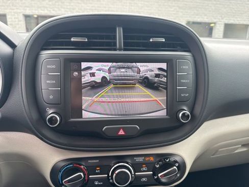 Certified 2025 Kia Soul LX w/ LX Technology Package FWD image 11
