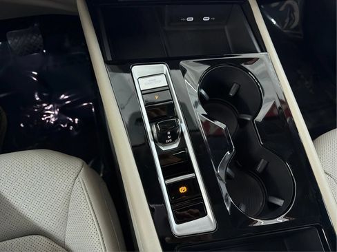 Used 2024 Volkswagen Atlas SE AWD/4WD image 46