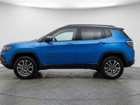 Used 2025 Jeep Compass Trailhawk image 5