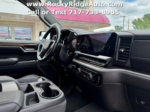 Used 2023 Chevrolet Silverado 1500 LT w/ Z71 Off-Road Package AWD/4WD image 11