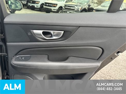 Used 2024 Volvo V60 B5 Cross Country Plus image 21