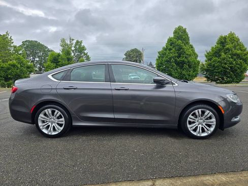 Used 2015 Chrysler 200 Limited w/ Convenience Group FWD image 6
