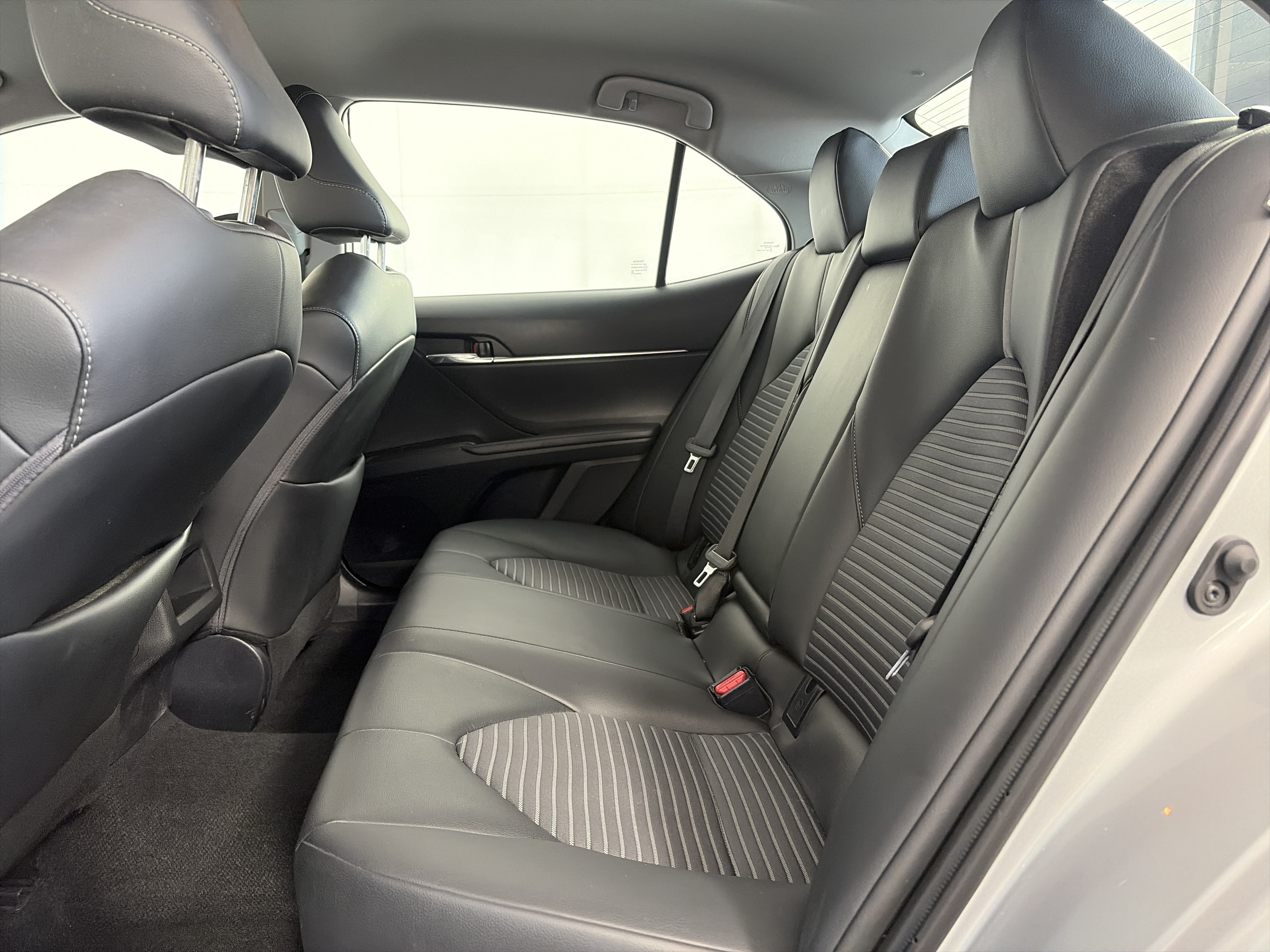 Used 2024 Toyota Camry SE FWD image 7