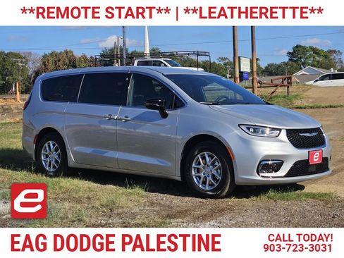 New 2026 Chrysler Pacifica Select image 1