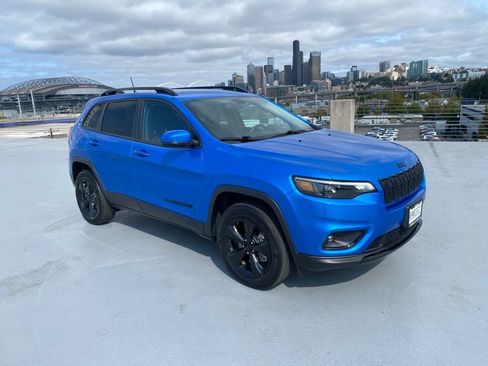 Used 2020 Jeep Cherokee Latitude Plus AWD/4WD image 26