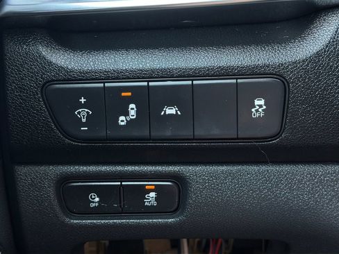 Used 2022 Kia Niro EX FWD image 18