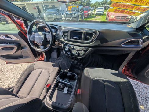 Used 2018 Chrysler Pacifica Touring Plus w/ S Appearance Package FWD image 16