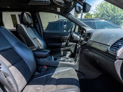 Used 2020 Jeep Grand Cherokee Altitude AWD/4WD image 25