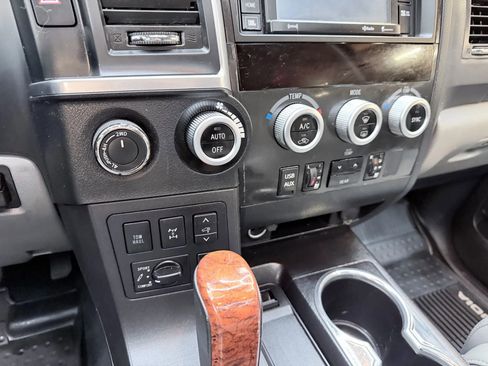 Used 2018 Toyota Sequoia Platinum image 25