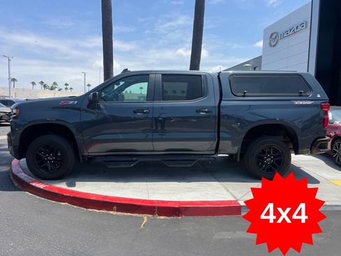 Used 2021 Chevrolet Silverado 1500 LT Trail Boss w/ Convenience Package II AWD/4WD image 2