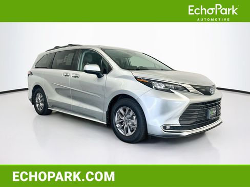 Used 2024 Toyota Sienna XLE w/ XLE Plus Package AWD/4WD image 1