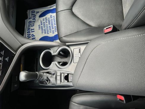 Used 2018 Toyota Camry XSE image 29