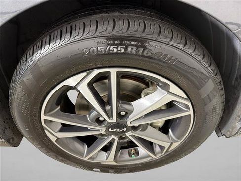 Used 2022 Kia Forte LXS FWD image 12