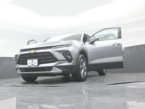 Used 2025 Chevrolet Blazer LT AWD/4WD image 32