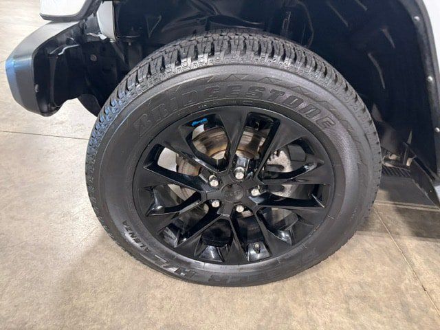 Used 2022 Jeep Wrangler Unlimited Sahara AWD/4WD image 35