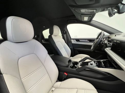 Used 2026 Porsche Cayenne Coupe AWD/4WD image 18