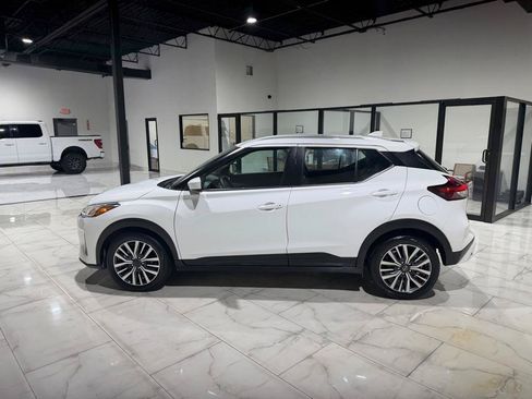 Used 2022 Nissan Kicks SV FWD image 9