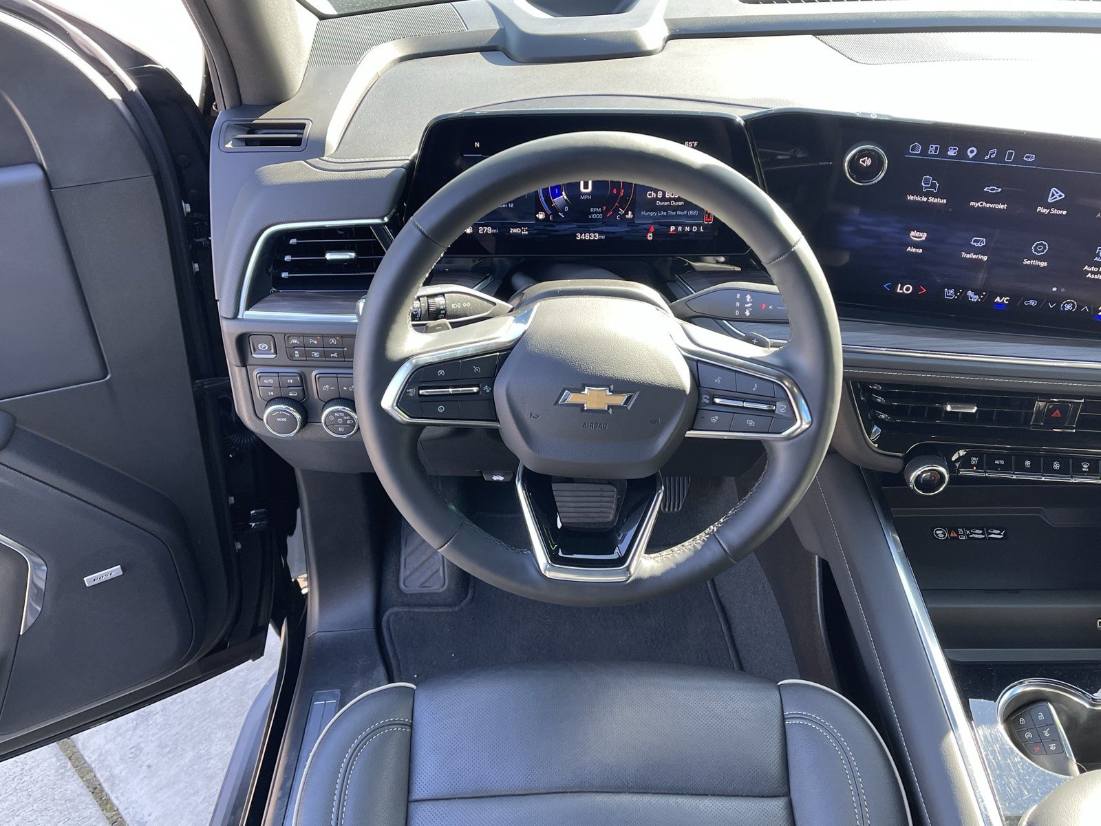 Used 2025 Chevrolet Suburban Premier AWD/4WD image 13