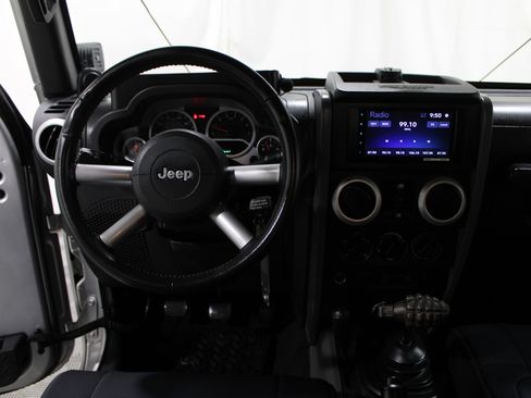 Used 2008 Jeep Wrangler Unlimited Sahara image 2